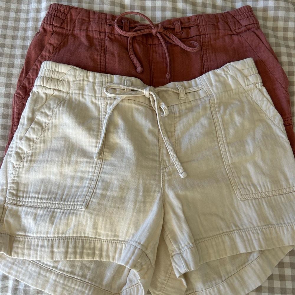 Lot of 2 Old Navy Women's  Shorts - Cream and Mauve